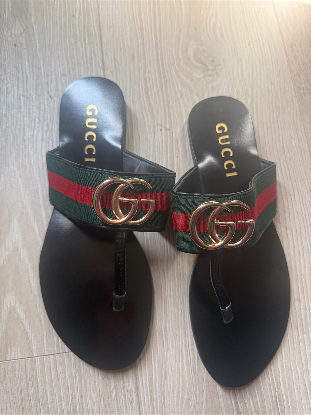 Gucci Black Leather Thong Sandals with Green and Red Web Stripe and Gold GG